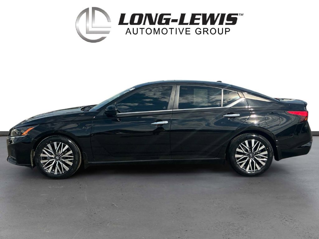 Used 2023 Nissan Altima 2.5 SV FWD image 2