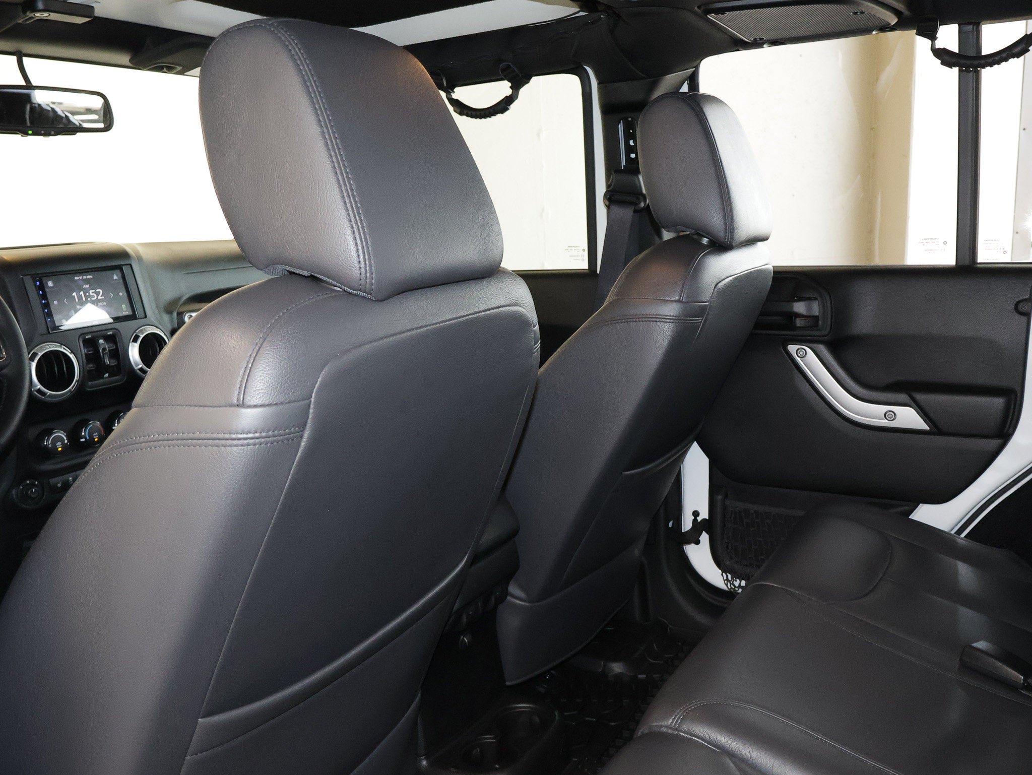 Used 2017 Jeep Wrangler Unlimited Rubicon w/ Connectivity Group AWD/4WD image 33