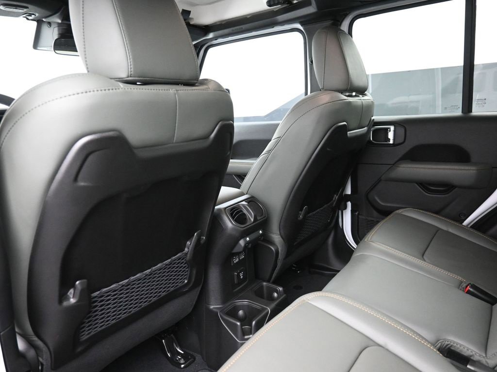 Used 2025 Jeep Gladiator Mojave w/ Convenience Group image 25