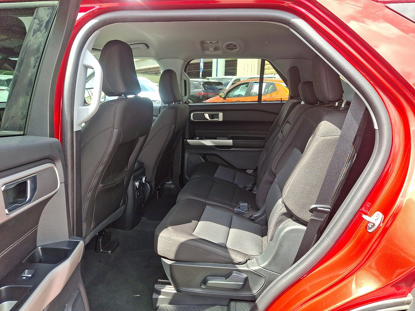 Certified 2022 Ford Explorer XLT w/ Class IV Trailer Tow Package AWD/4WD image 10