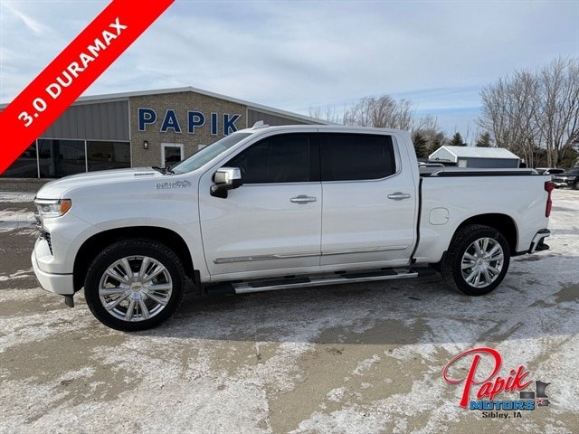 Used 2023 Chevrolet Silverado 1500 High Country w/ High Country Premium Package AWD/4WD image 1