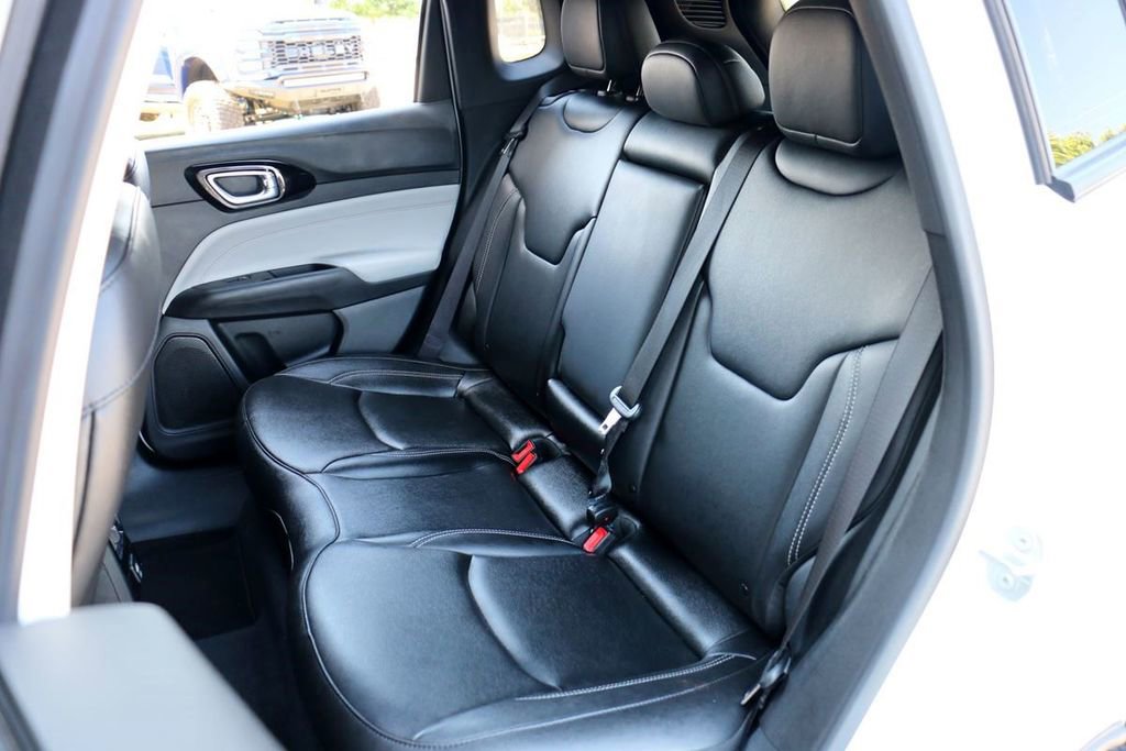 Used 2025 Jeep Compass Limited AWD/4WD image 21