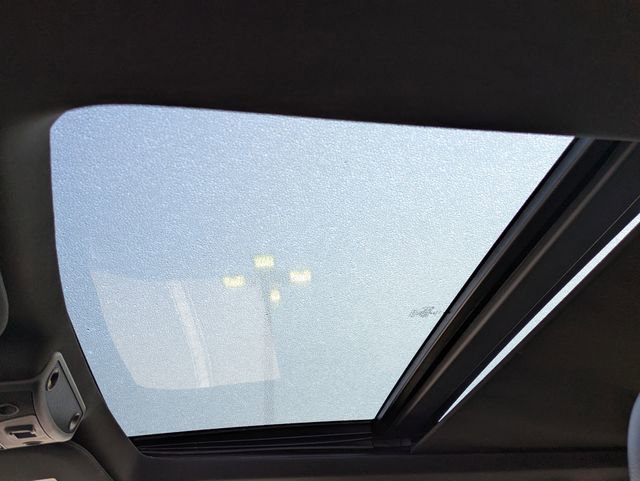 Certified 2022 Ford F350 Lariat w/ Black Appearance Package image 20