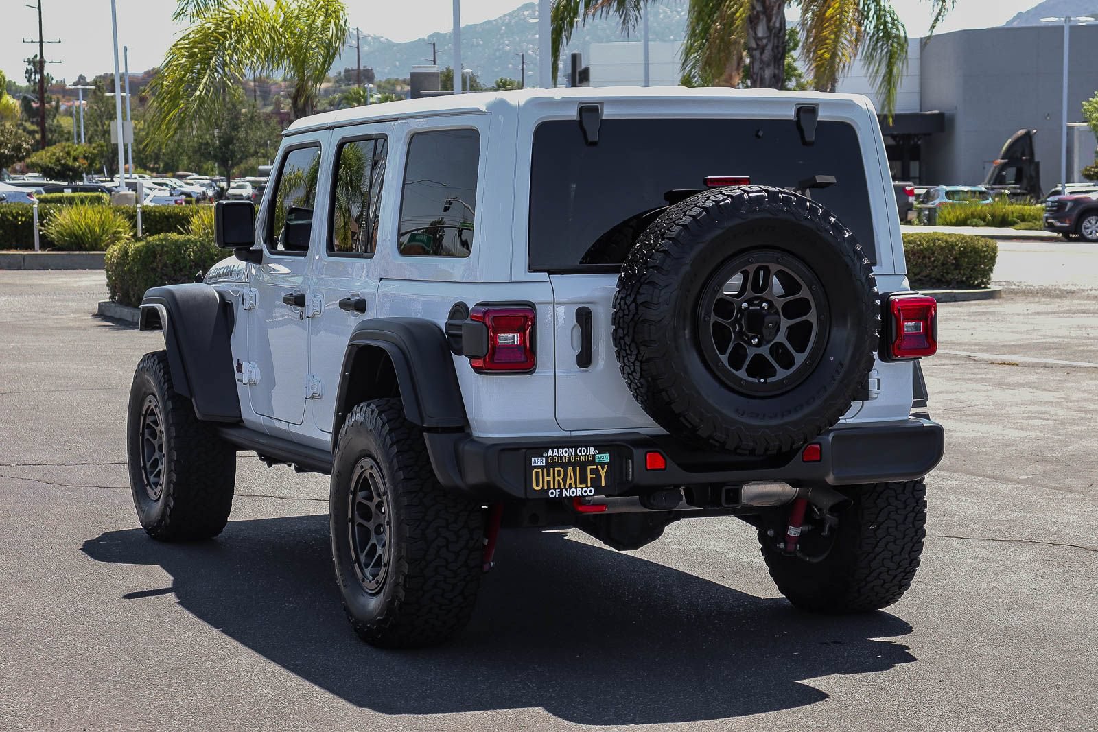 Used 2023 Jeep Wrangler Unlimited Rubicon w/ Xtreme 35 Tire Package AWD/4WD image 6