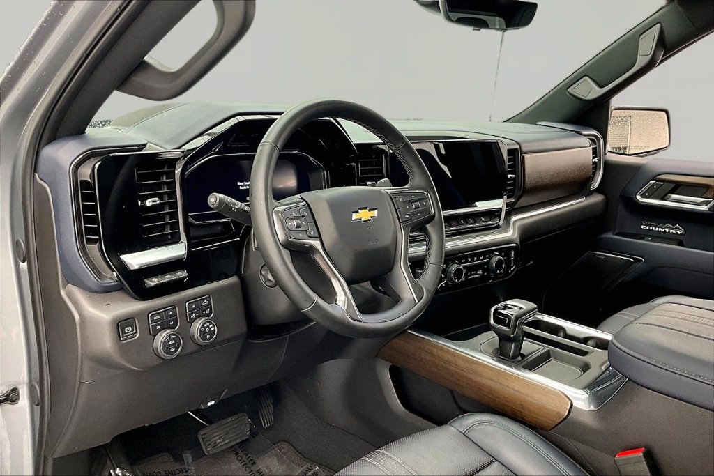 Used 2025 Chevrolet Silverado 1500 High Country w/ Technology Package AWD/4WD image 14