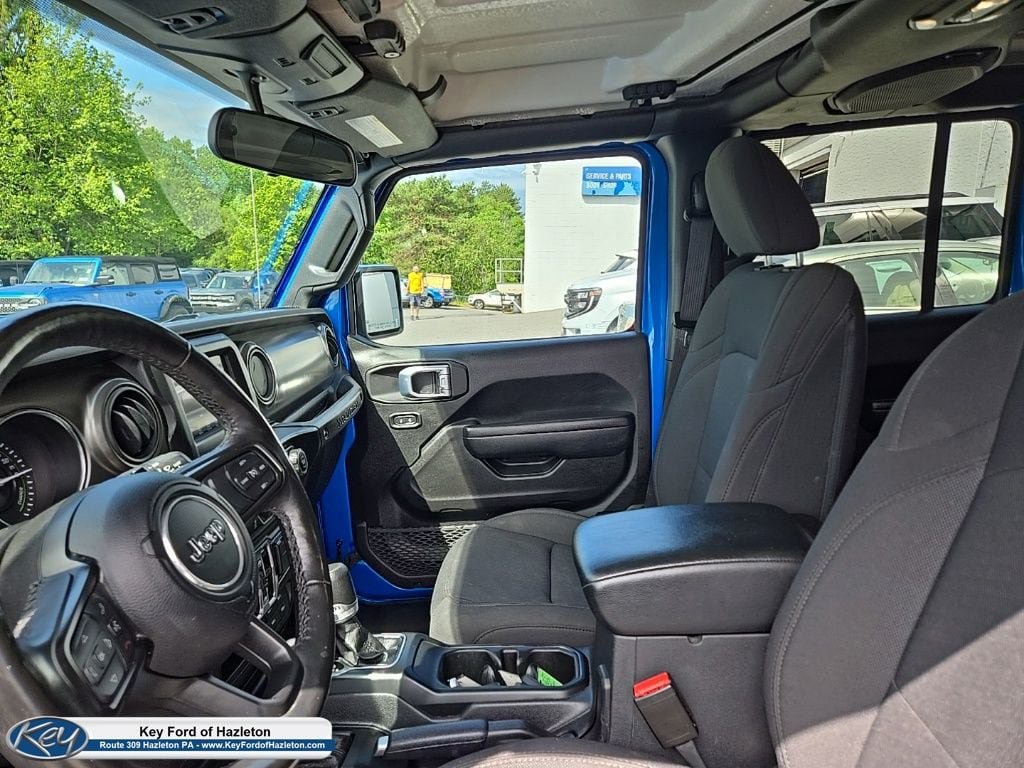Used 2023 Jeep Wrangler Unlimited w/ Cold Weather Group AWD/4WD image 35