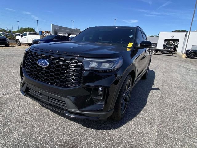 Certified 2025 Ford Explorer ST-Line w/ Premium Package RWD image 3