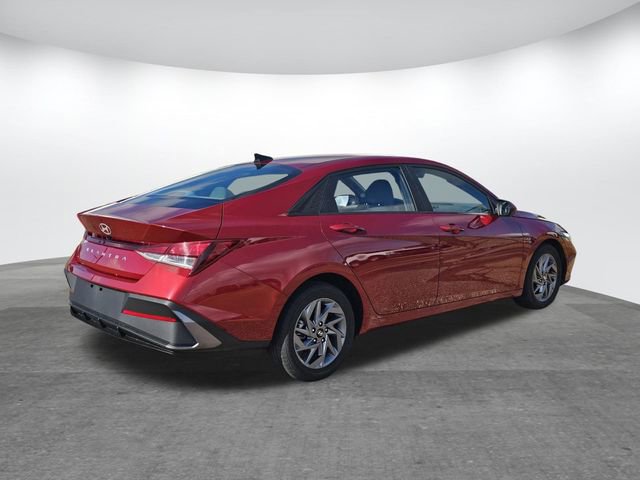 Used 2024 Hyundai Elantra SEL image 4