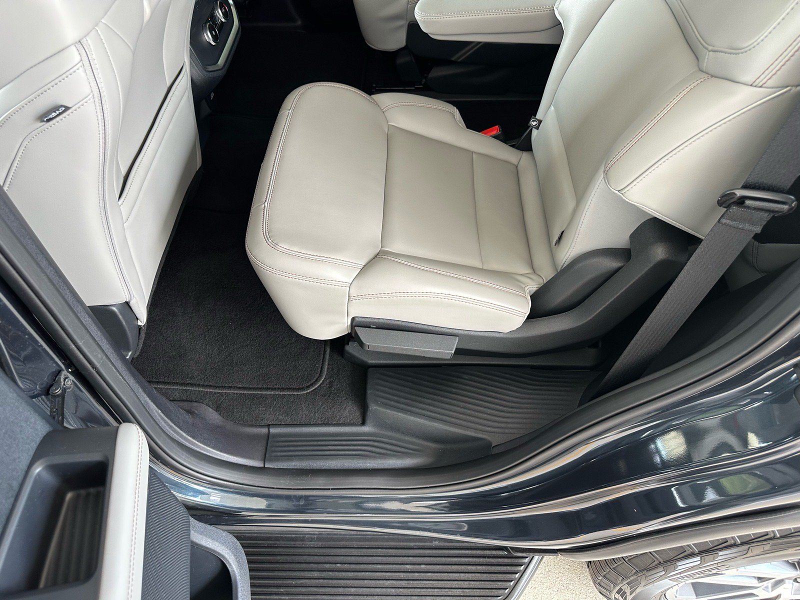 Certified 2025 Ford Expedition Active AWD/4WD image 25