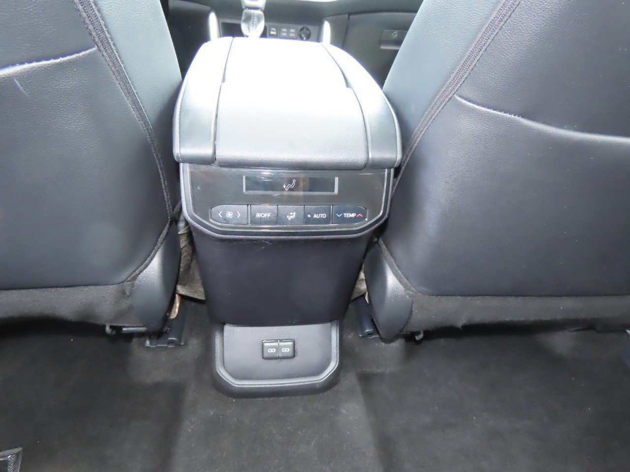 Used 2024 Toyota Highlander XLE FWD image 21