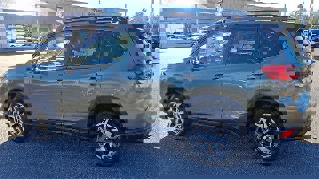 Used 2024 Subaru Forester Premium image 6