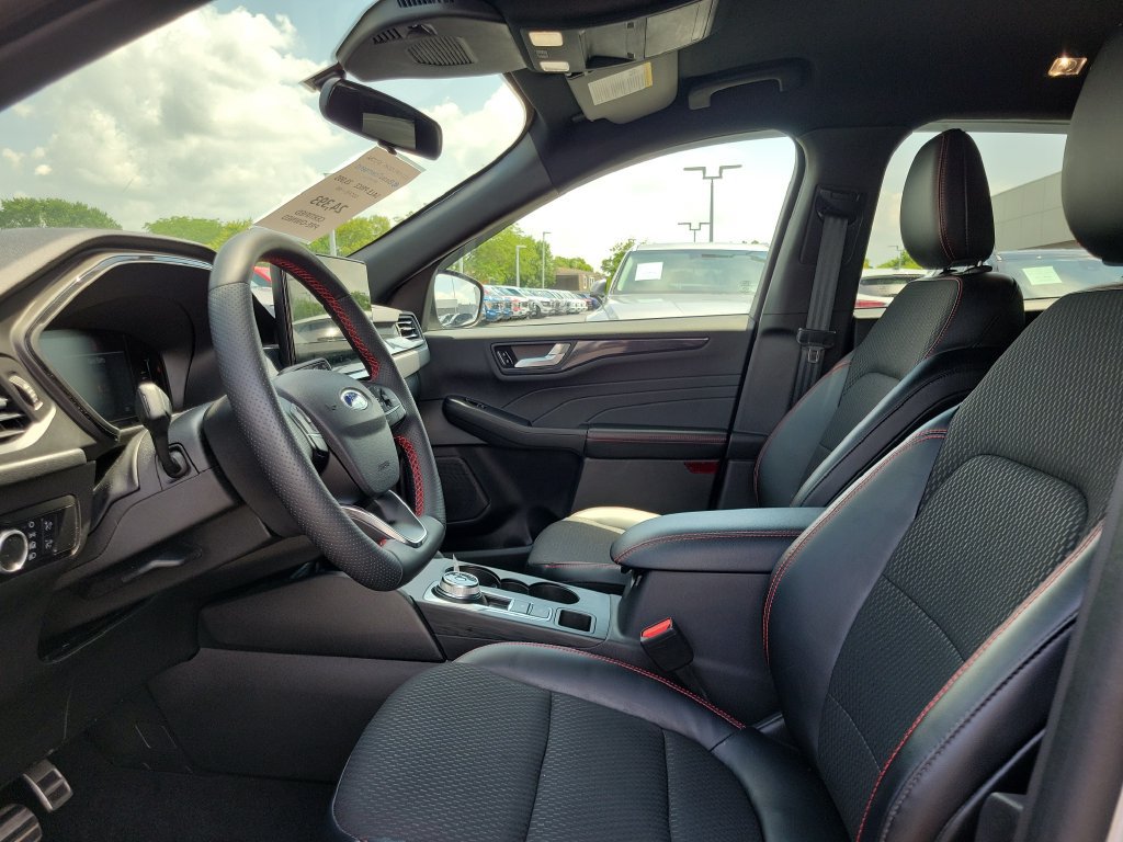 Certified 2023 Ford Escape ST-Line w/ Tech Pack #1 FWD image 19