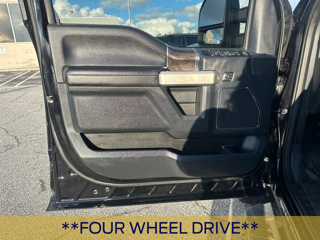 Certified 2022 Ford F250 Lariat w/ Black Appearance Package image 11