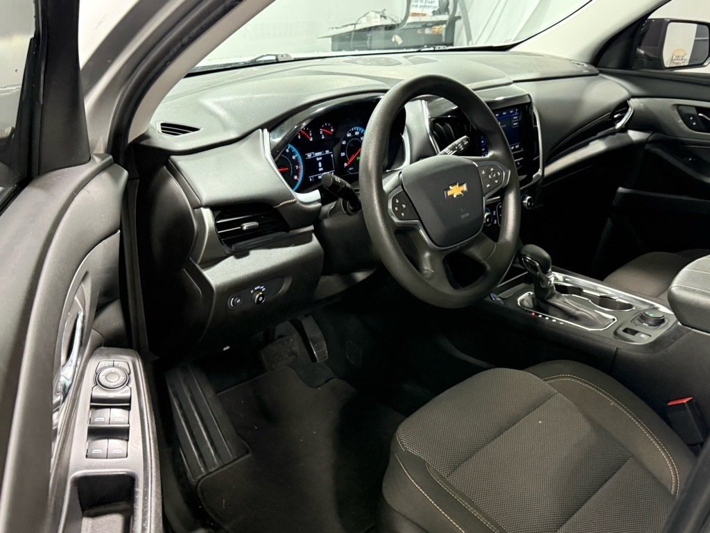 Used 2021 Chevrolet Traverse LS image 10