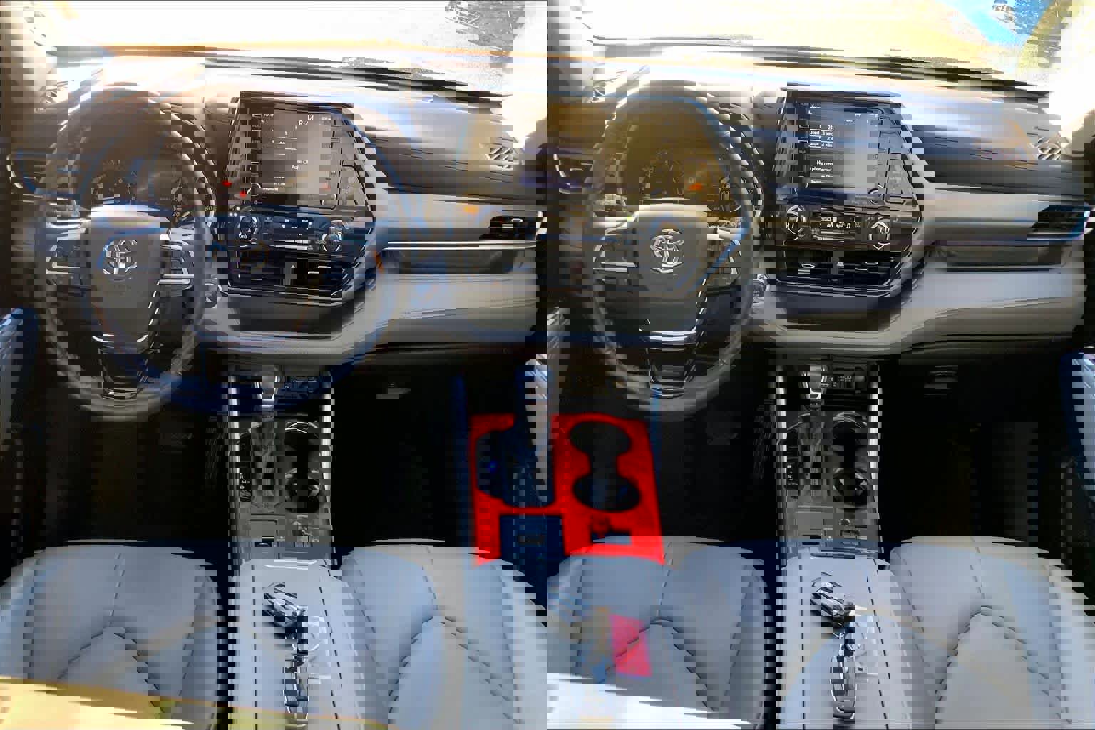 Used 2021 Toyota Highlander XLE FWD image 15