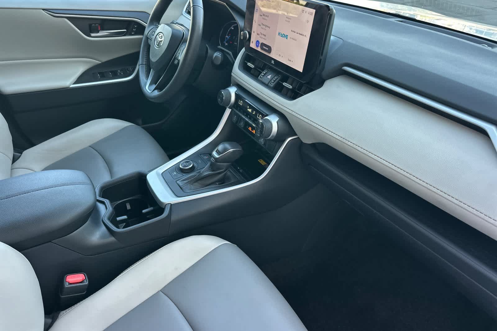 Used 2024 Toyota RAV4 XLE Premium w/ Weather Package AWD/4WD image 17