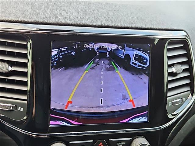 Used 2019 Jeep Grand Cherokee Altitude RWD image 18