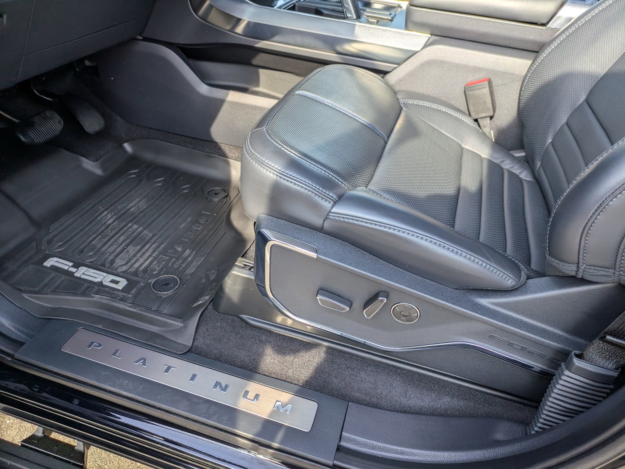 Certified 2025 Ford F150 Platinum w/ Equipment Group 702A High image 16