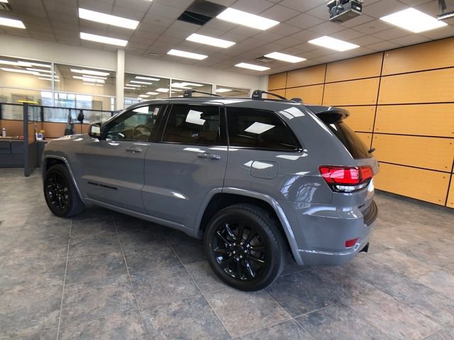 Used 2020 Jeep Grand Cherokee Altitude image 3