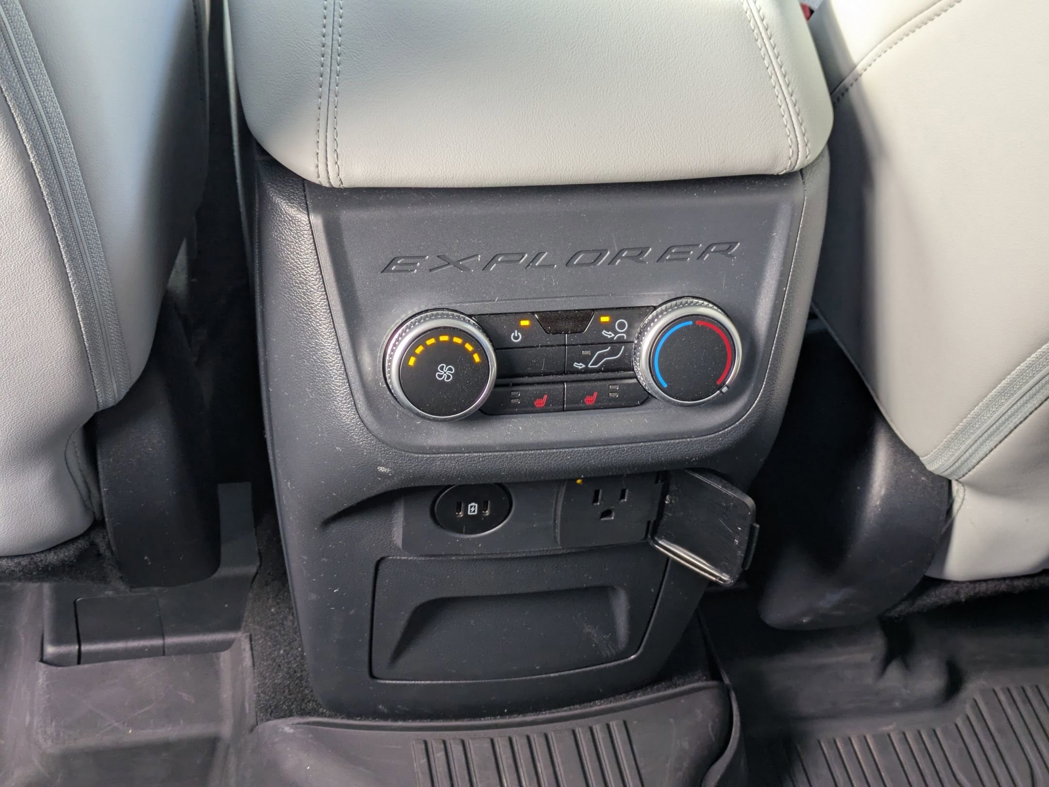 Certified 2025 Ford Explorer Platinum w/ Ultimate Package image 32