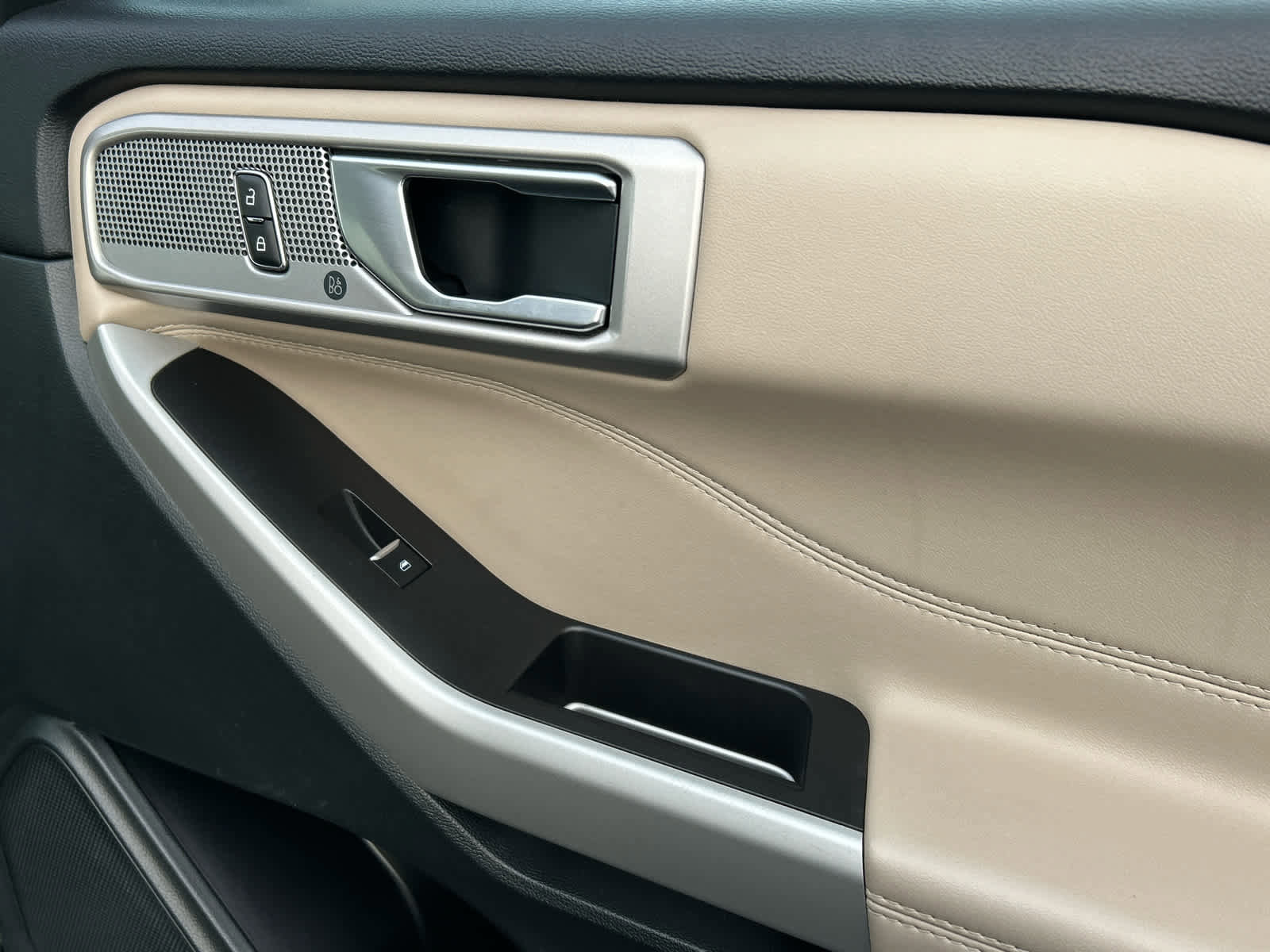 Certified 2024 Ford Explorer Limited image 14