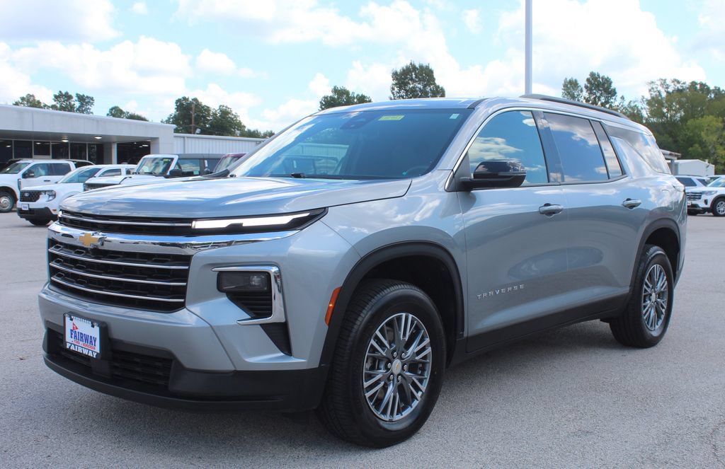 Used 2025 Chevrolet Traverse LT FWD image 3