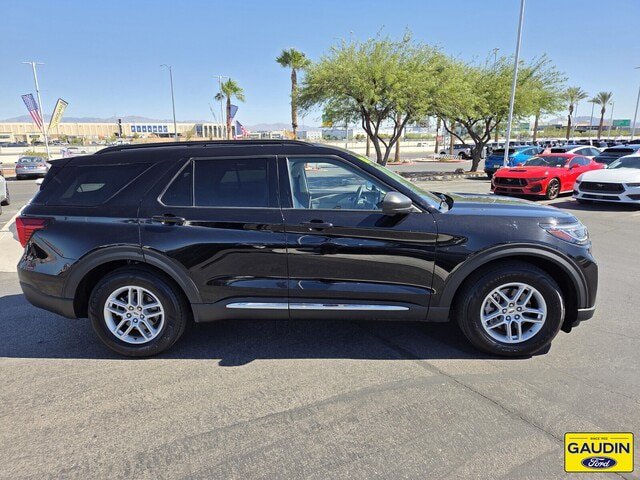 Certified 2025 Ford Explorer Active w/ Active Comfort Package RWD image 8