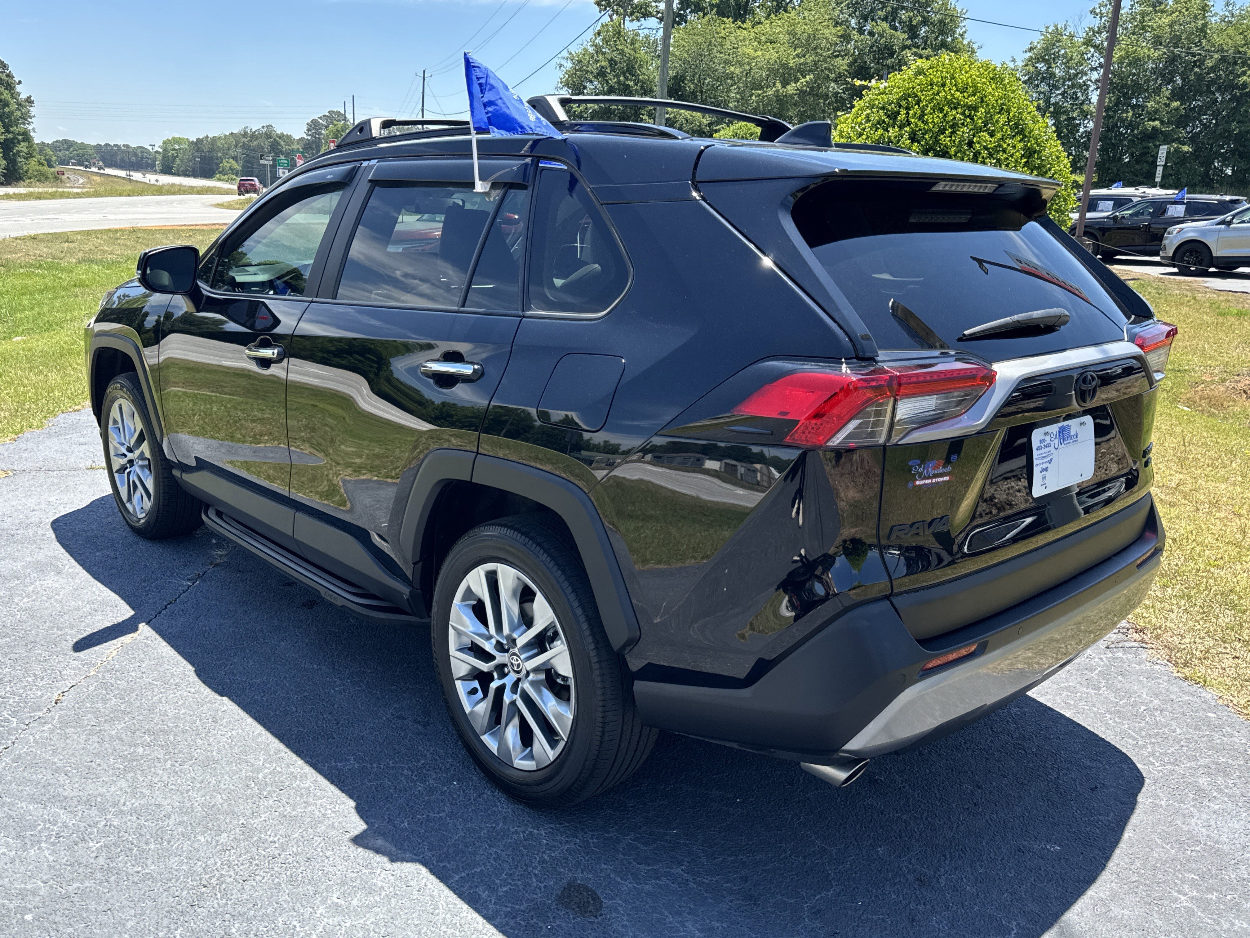 Used 2023 Toyota RAV4 Limited w/ Limited Grade Weather Package AWD/4WD image 7
