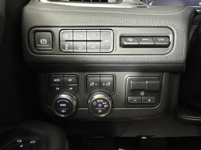 Used 2024 GMC Yukon XL Denali w/ Advanced Technology Package AWD/4WD image 20