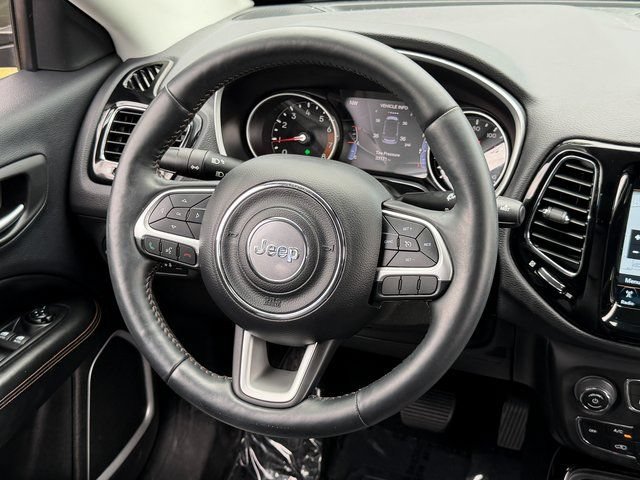 Used 2017 Jeep Compass Limited w/ Navigation Group AWD/4WD image 17