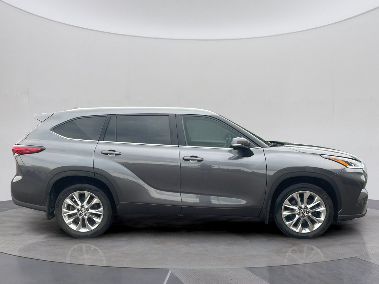 Used 2023 Toyota Highlander Limited AWD/4WD image 9