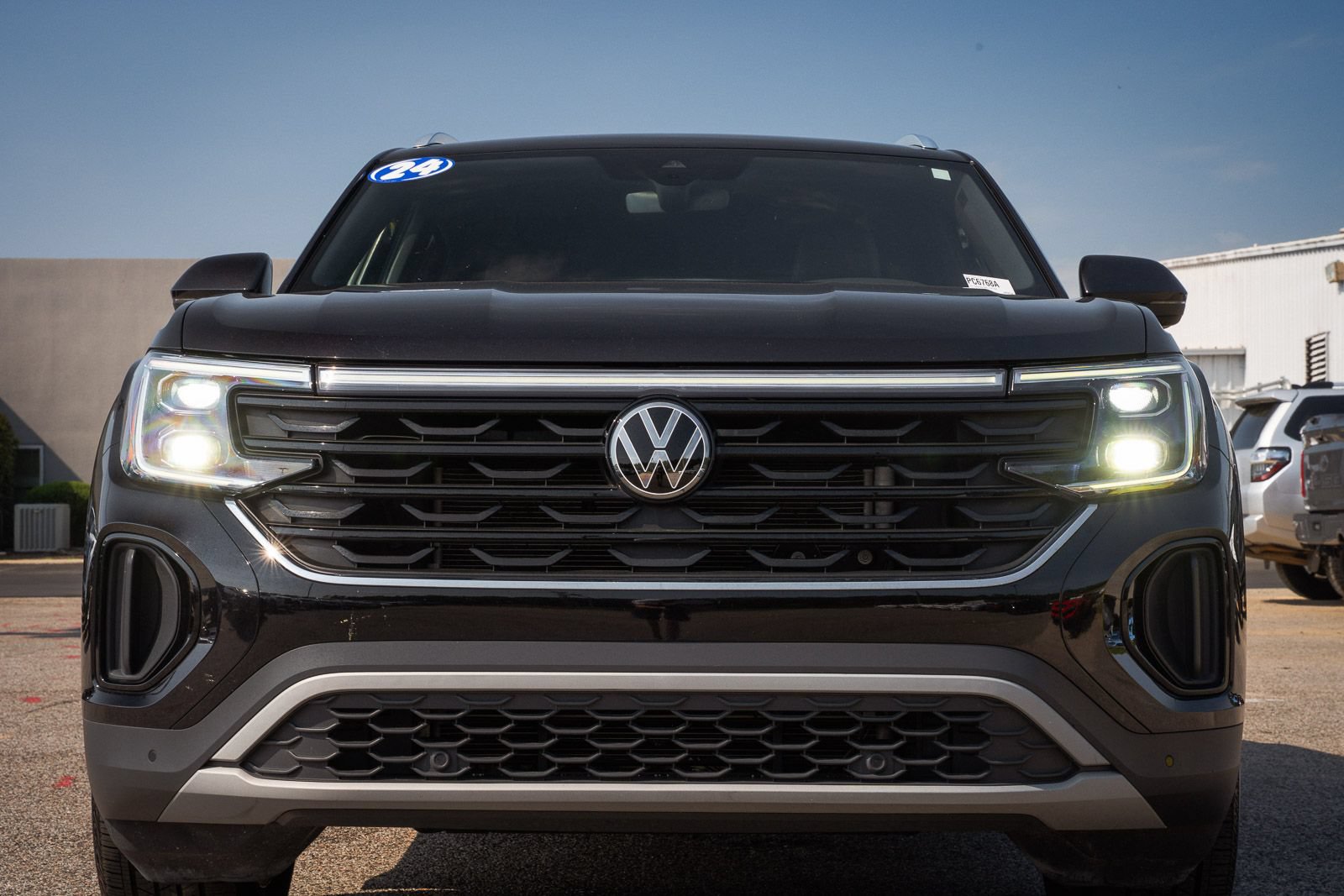 Used 2024 Volkswagen Atlas Cross Sport SE FWD image 3