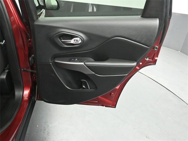 Used 2019 Jeep Cherokee Latitude w/ Cold Weather Group image 43