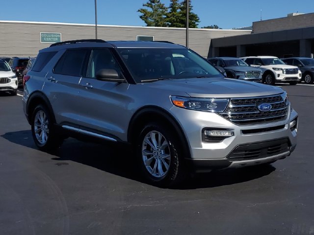 Certified 2024 Ford Explorer XLT w/ Equipment Group 202A AWD/4WD image 2
