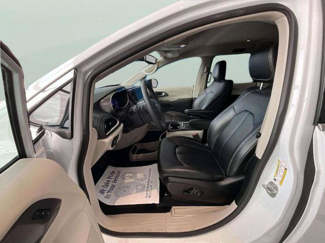 Used 2024 Chrysler Pacifica Limited FWD image 14