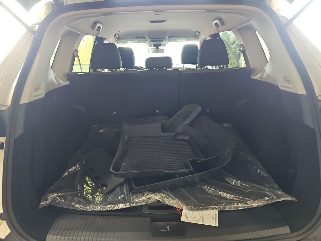 Used 2023 Nissan Rogue SV AWD/4WD image 6