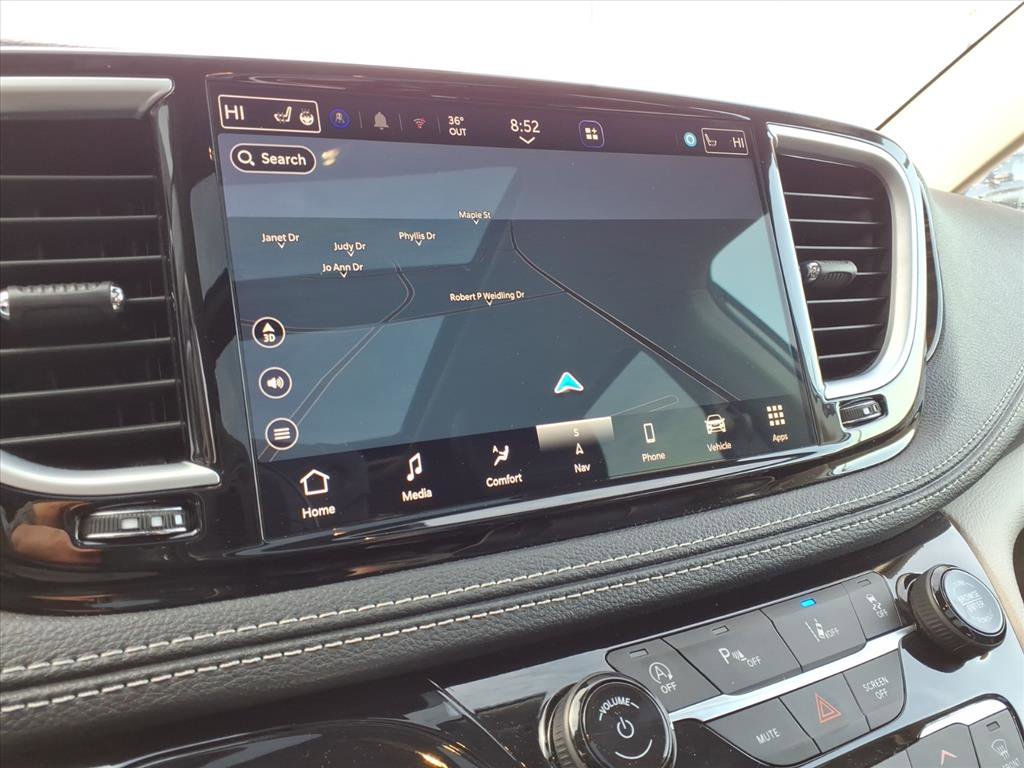 Used 2023 Chrysler Pacifica Limited FWD image 24