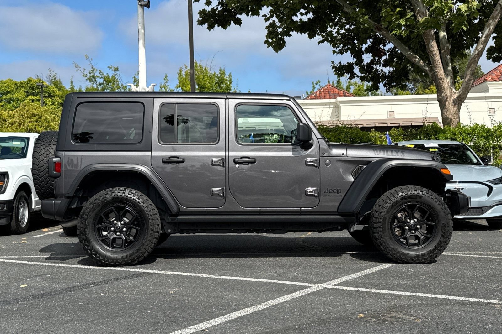 Used 2024 Jeep Wrangler Unlimited Sport AWD/4WD image 3