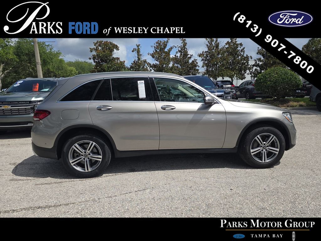 Used 2021 Mercedes-Benz GLC 300 4MATIC image 3