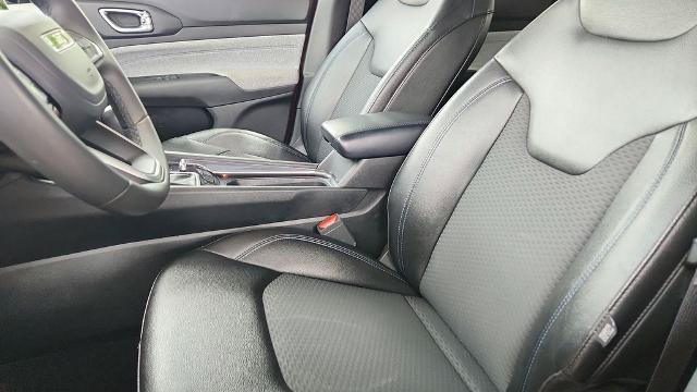 Used 2024 Jeep Compass Latitude AWD/4WD image 11