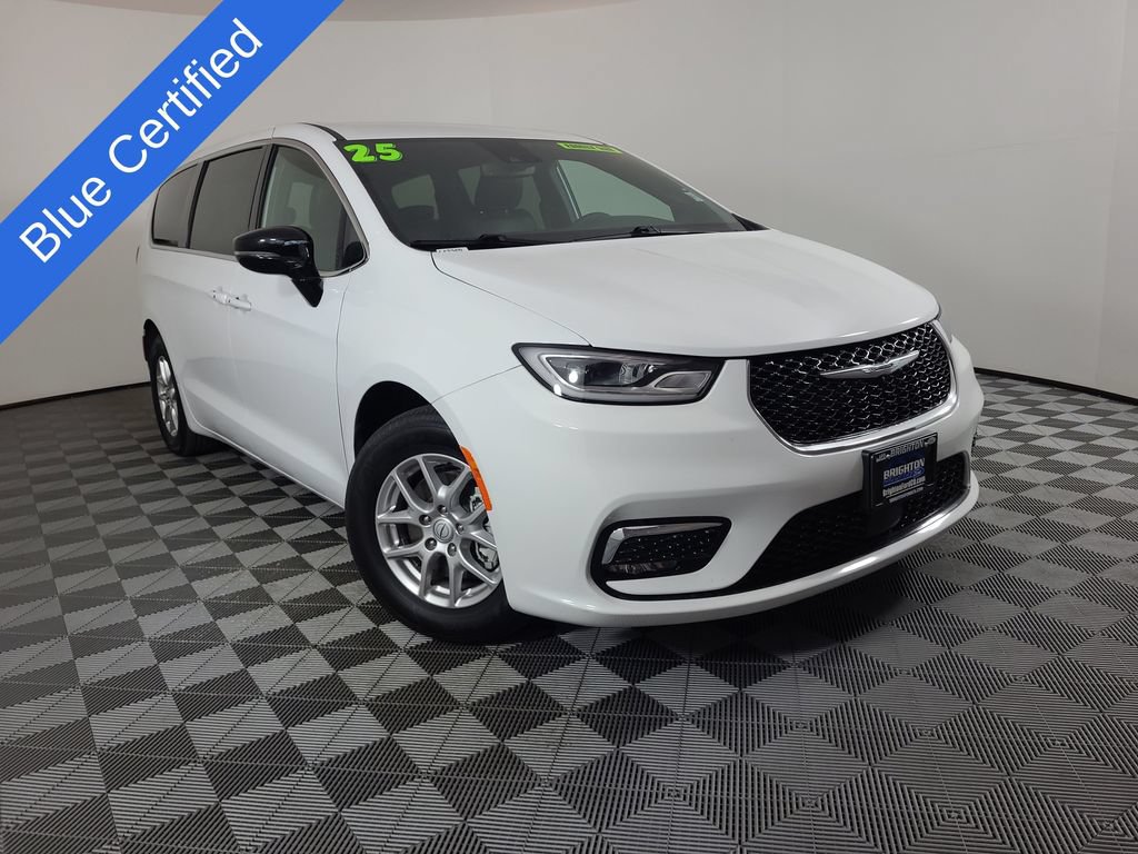 Used 2025 Chrysler Pacifica Select FWD image 1