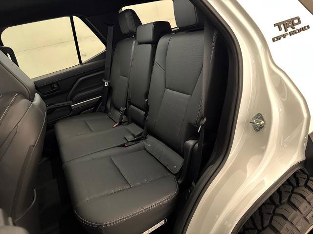 Used 2025 Toyota 4Runner 4WD image 32