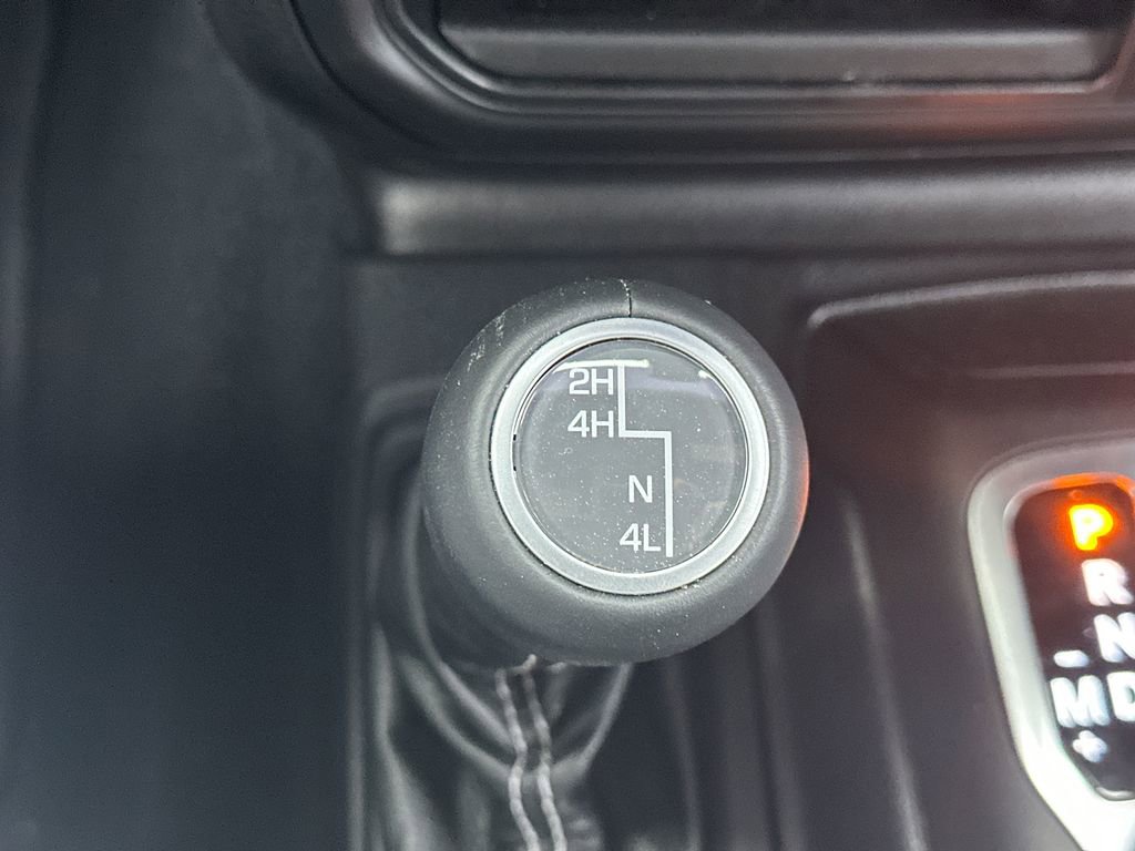Used 2018 Jeep Wrangler Unlimited Sahara AWD/4WD image 30