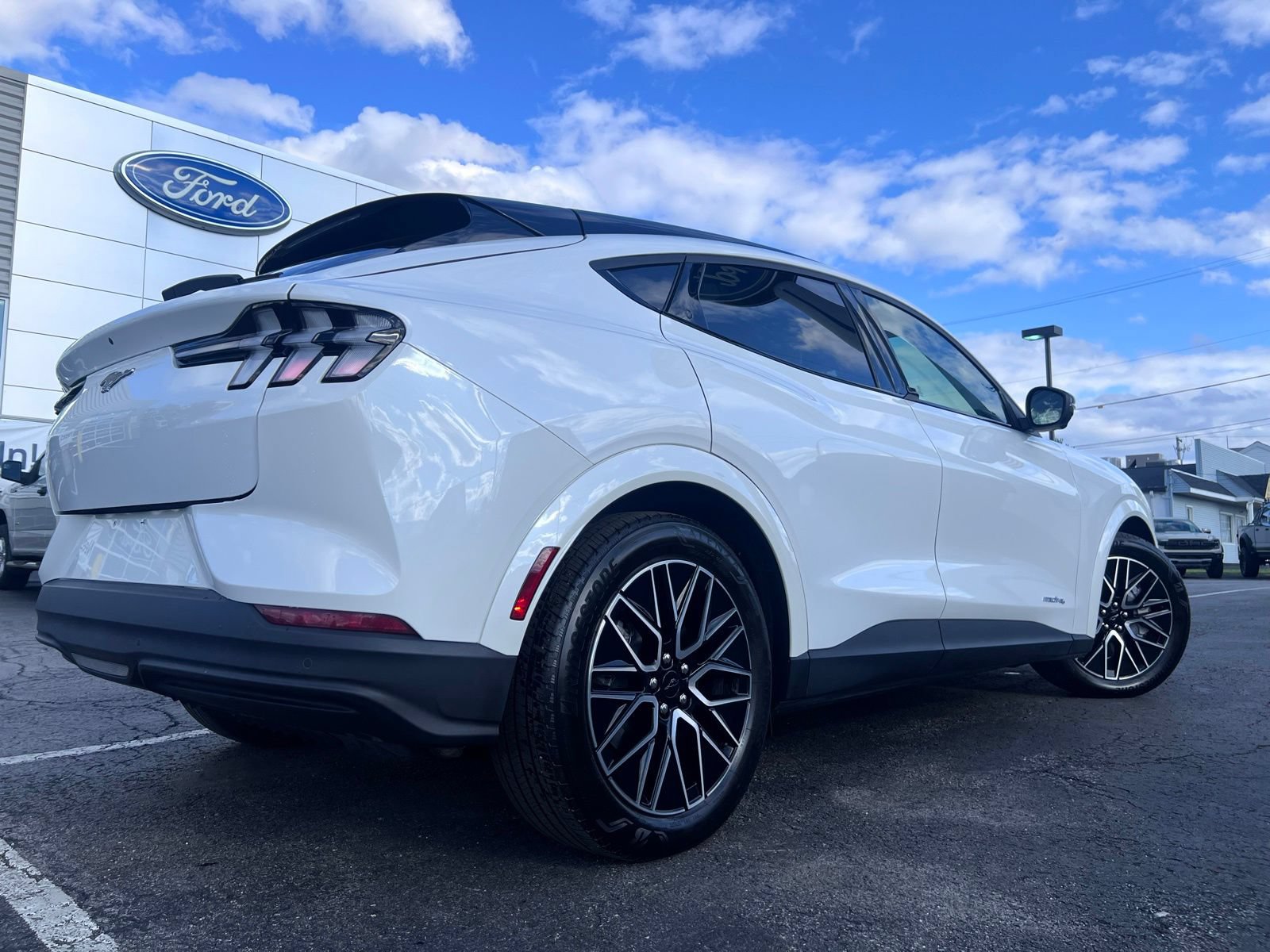 Certified 2025 Ford Mustang Mach-E Premium AWD/4WD image 20