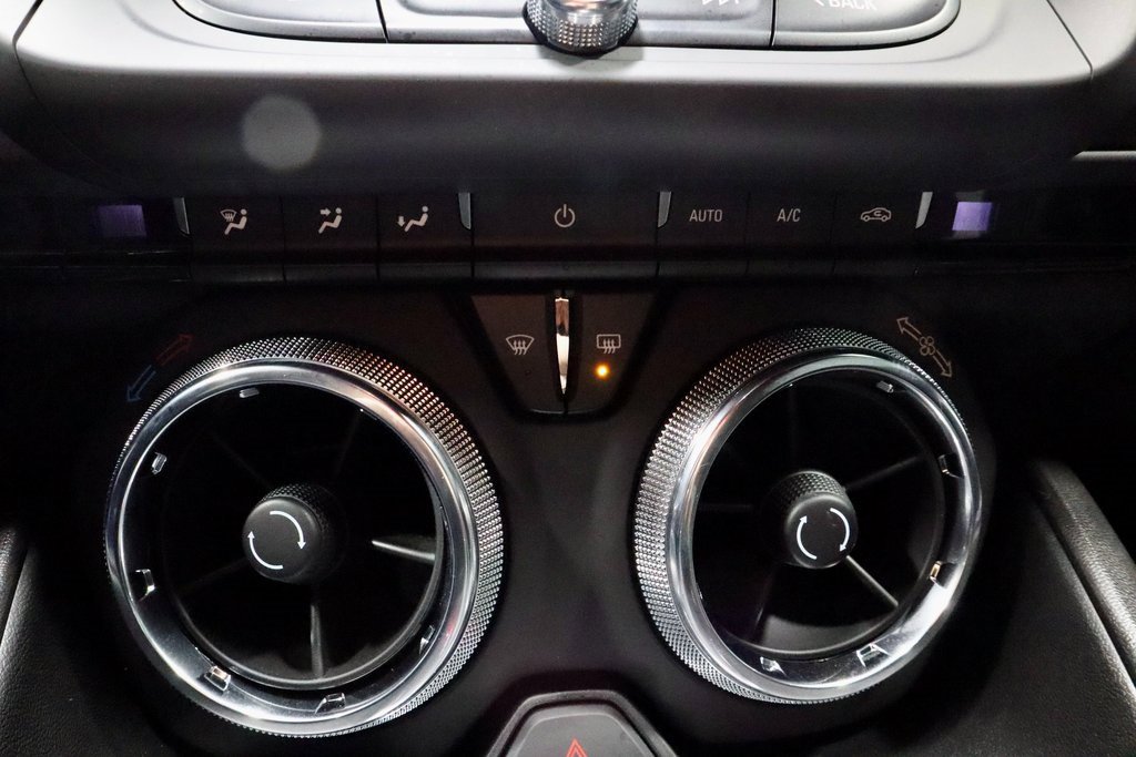 Used 2020 Chevrolet Camaro LT w/ Technology Package image 27