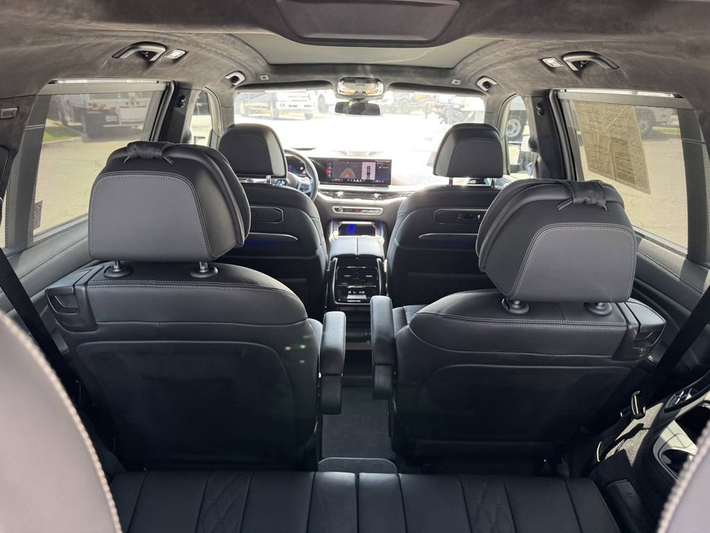 Used 2024 BMW X7 M60i w/ M Sport Professional Package AWD/4WD image 14