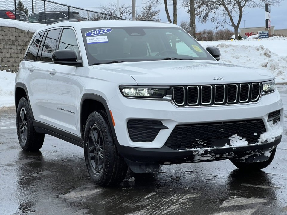 Used 2022 Jeep Grand Cherokee Laredo w/ Luxury Tech Group I image 35