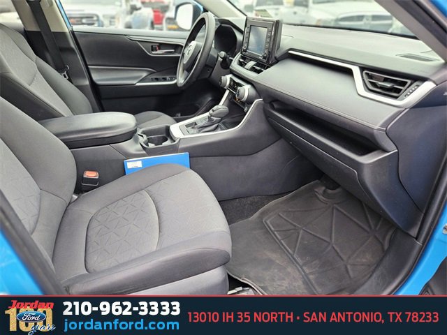 Used 2021 Toyota RAV4 XLE image 11