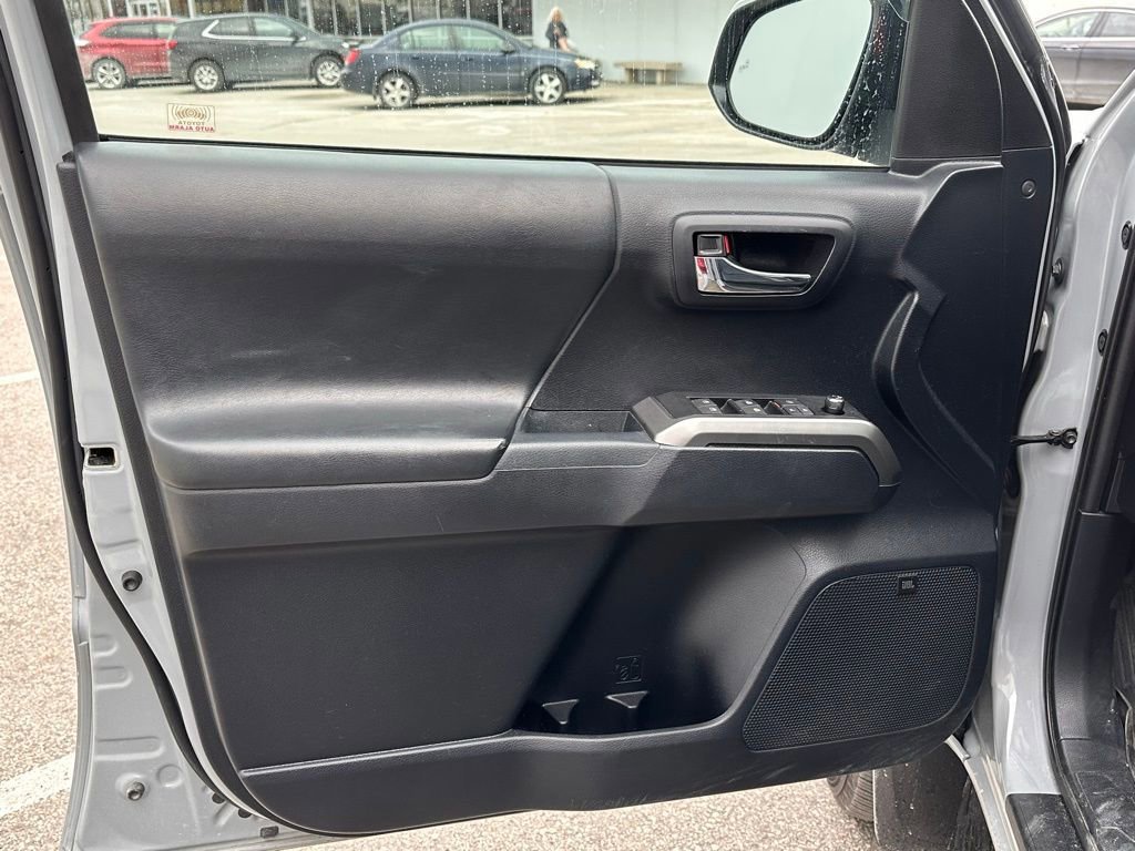 Used 2018 Toyota Tacoma Limited image 12