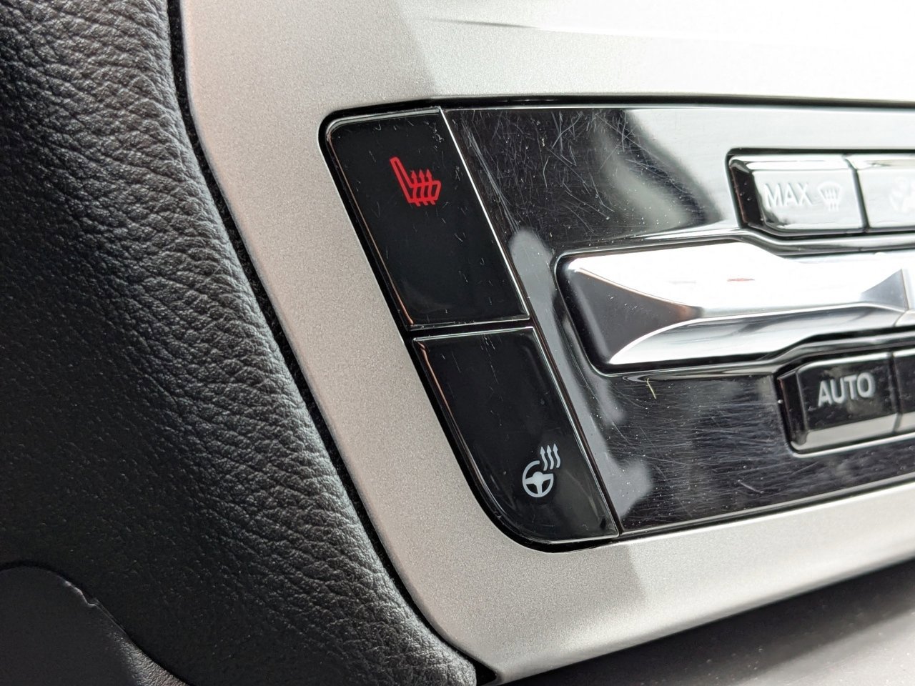 Certified 2022 Ford Explorer XLT w/ Equipment Group 202A image 31